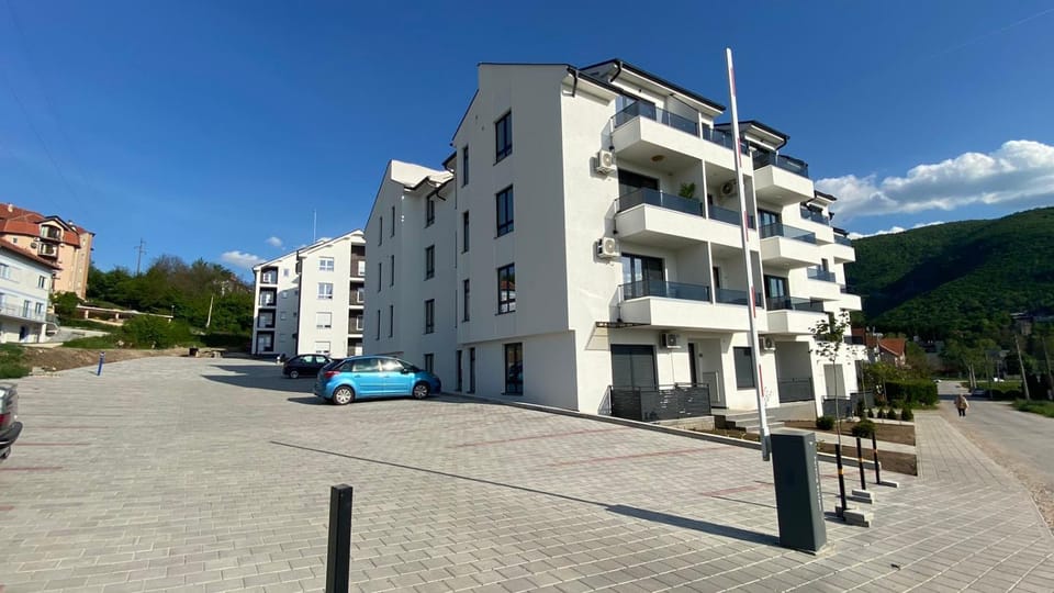 Property building, Day, Location, Parking