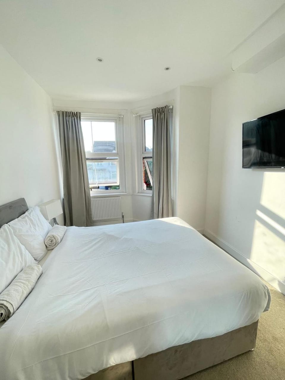 Property building, Photo of the whole room, Evening entertainment