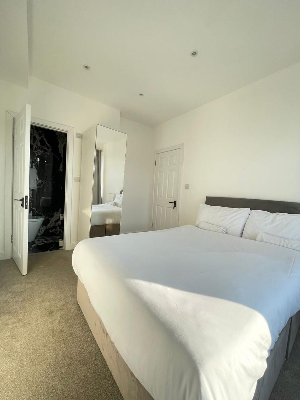 Bed, Photo of the whole room, Bedroom, wardrobe