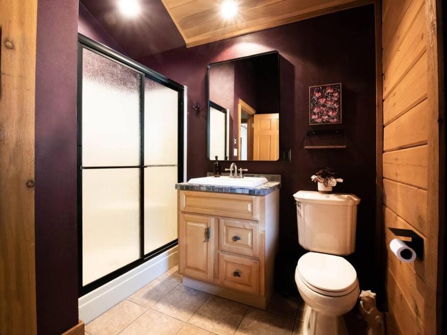 Lake View Cozy Cabin Hocking Hills with Pond and Hot Tub Cabin in Perry Township
