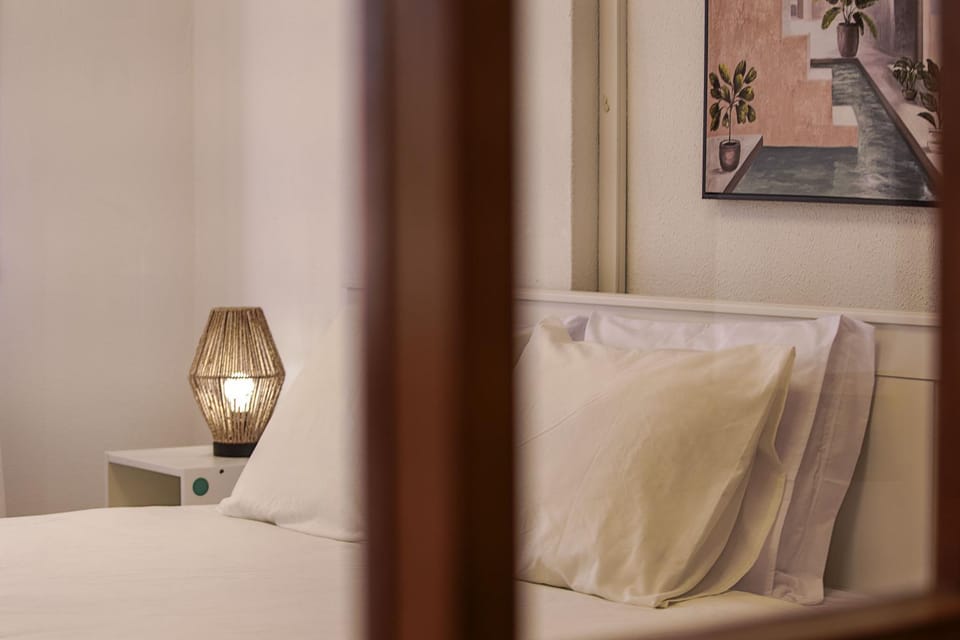 Travel & Live Fernão Magalhães Apartment in Porto