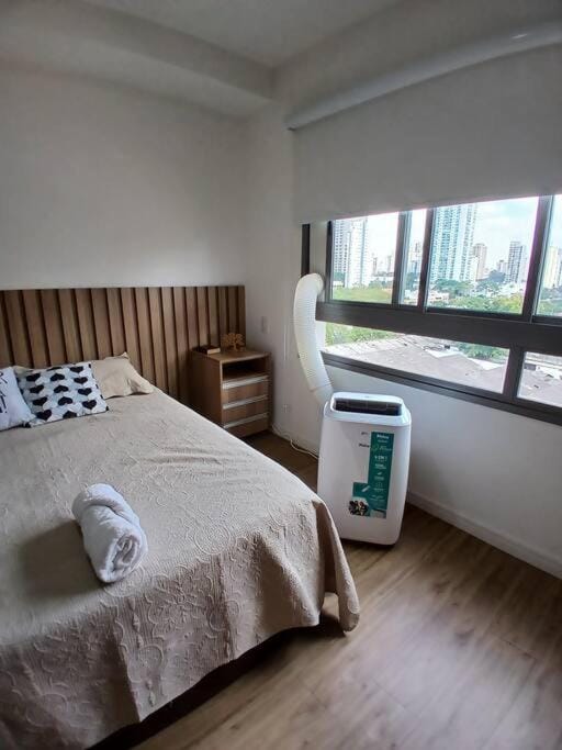 Bed, Photo of the whole room, towels