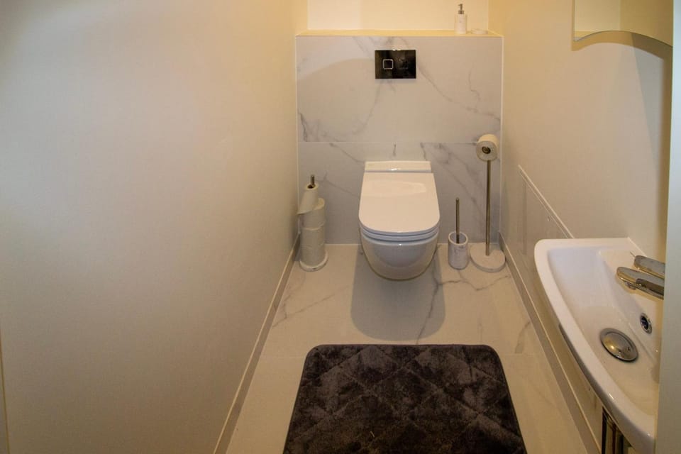 Toilet, Bathroom