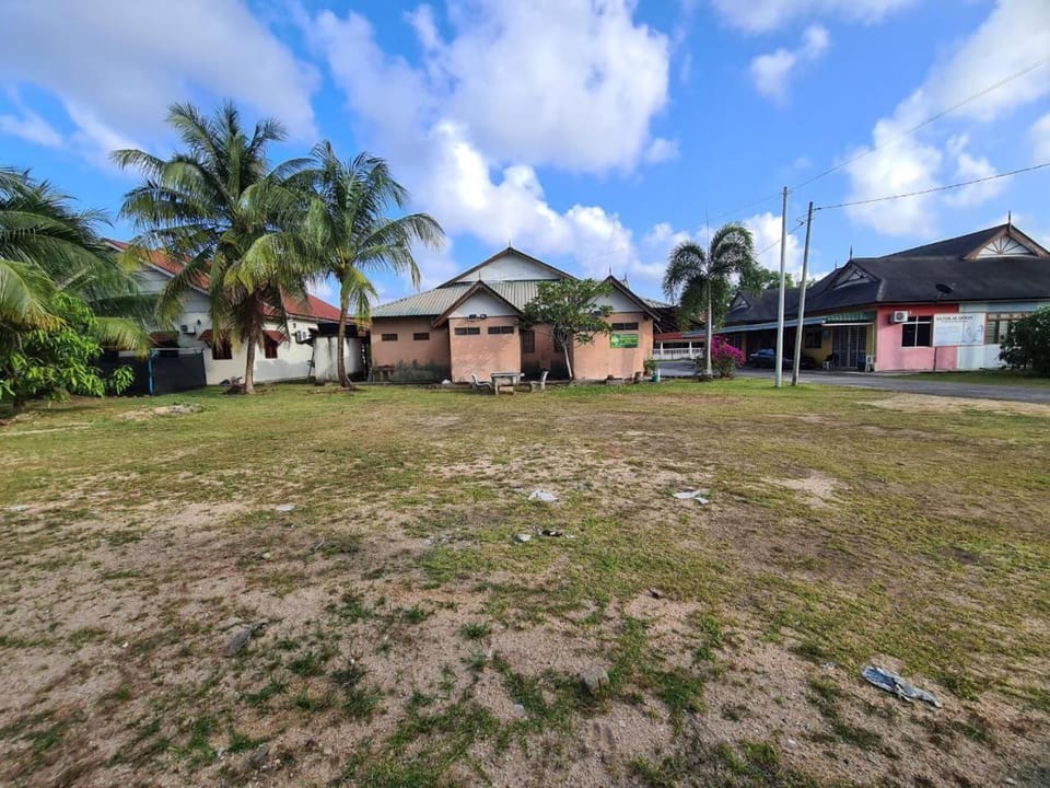 Property building, Day, Natural landscape, Garden view
