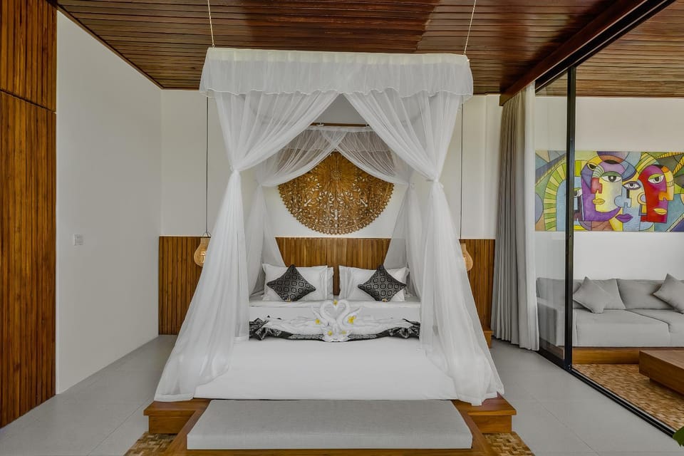 Bed, Photo of the whole room, Bedroom, towels