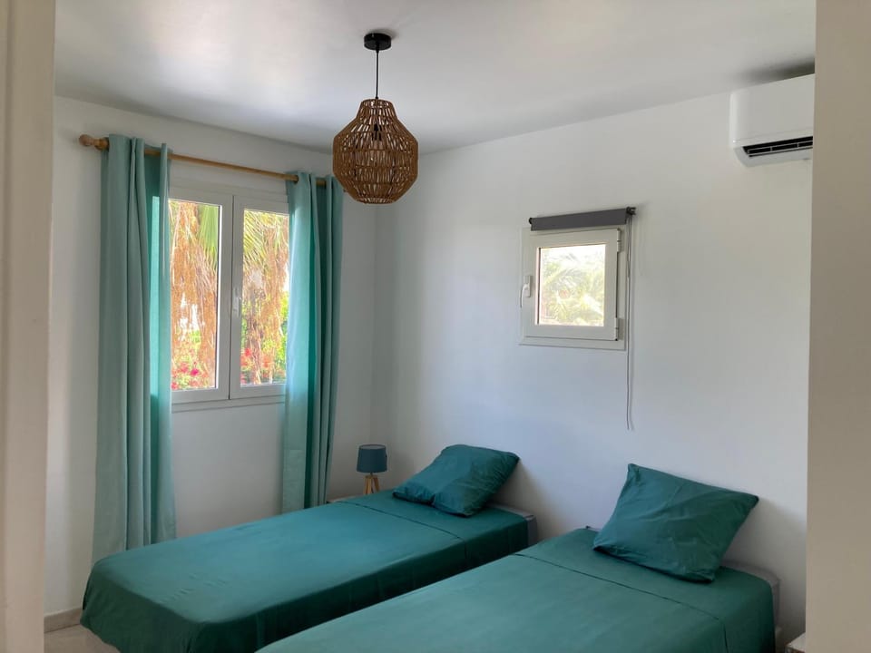 Photo of the whole room, Bedroom, air conditioner