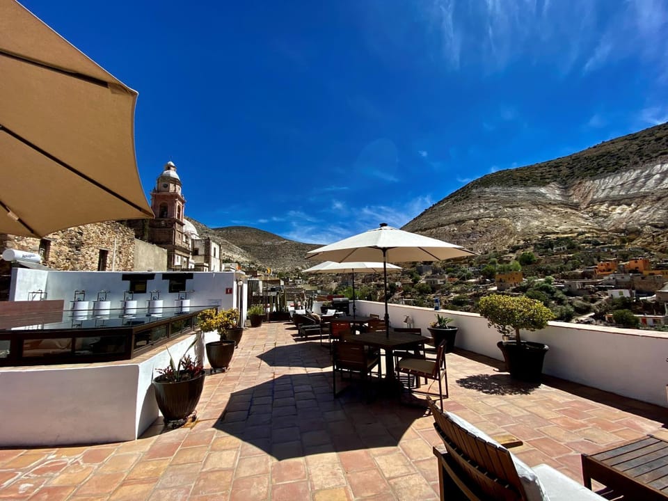 View (from property/room), Balcony/Terrace, Mountain view