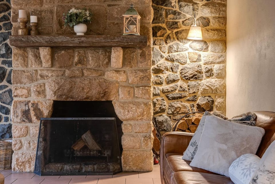 Quigtoo Cottage - Beautiful 4BR Stone Cottage l WiFi l Bath l Garden House in Berridale