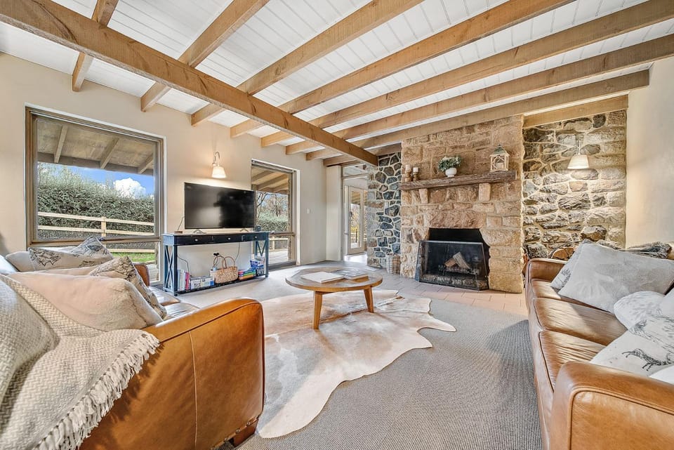 Quigtoo Cottage - Beautiful 4BR Stone Cottage l WiFi l Bath l Garden House in Berridale