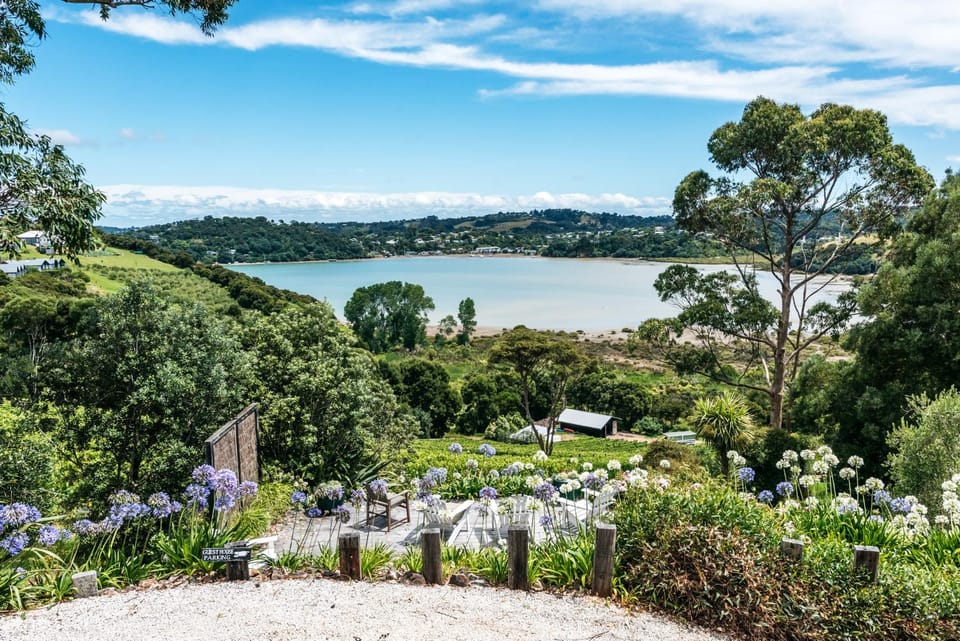 The Winemaker's Cottage - Coast & Country House in Auckland Region