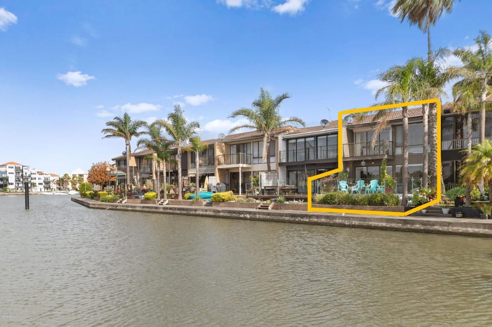 Property building, Lake view