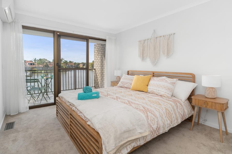 Bed, View (from property/room), Balcony/Terrace, Bedroom, towels