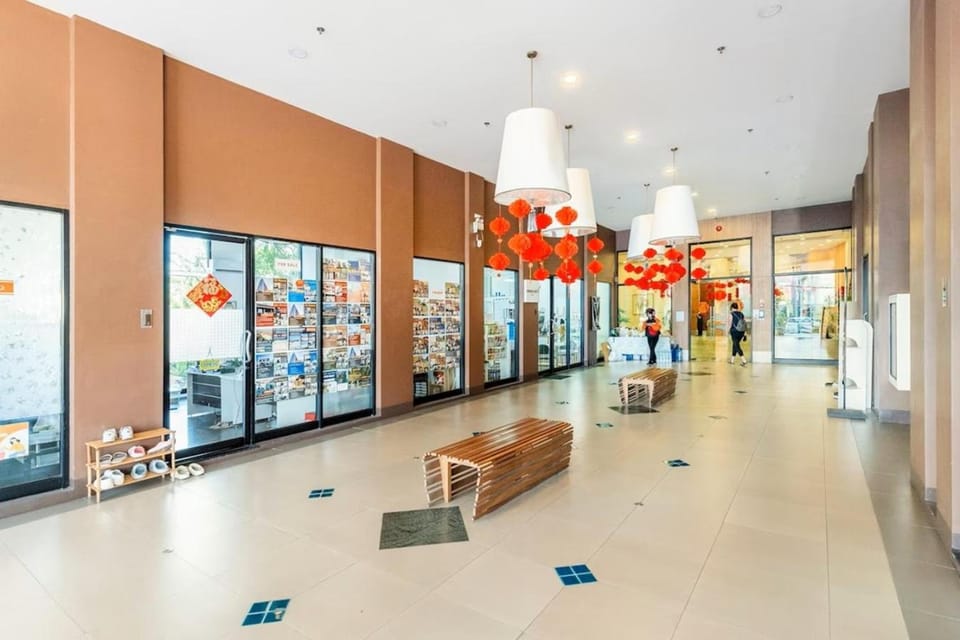 Supermarket/grocery shop