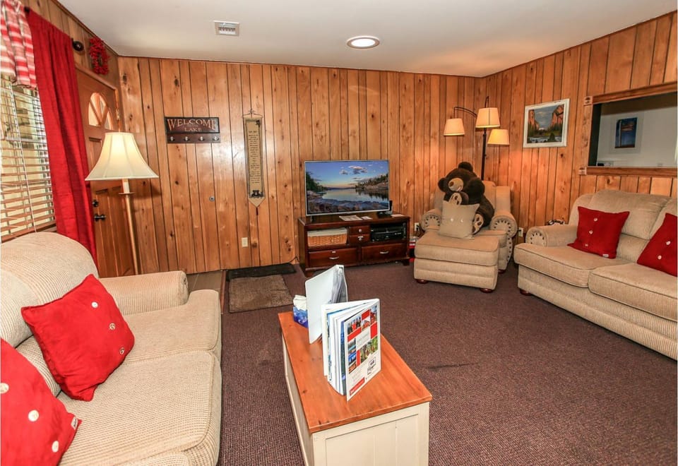 Communal lounge/ TV room, TV and multimedia, Living room, Seating area