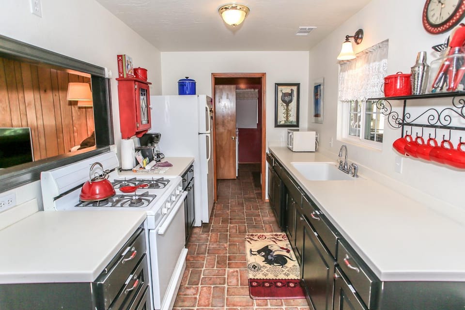Kitchen or kitchenette, minibar, pet friendly, stove