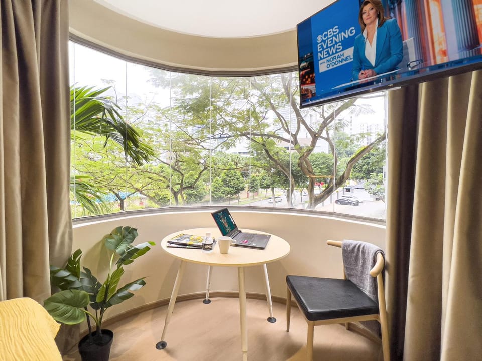 TV and multimedia, Living room, Seating area, hair dresser