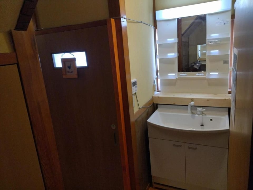 Bathroom, Internal: Not applicable to any particular room