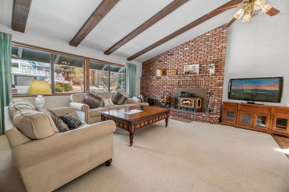 TV and multimedia, Living room, Seating area, flat iron