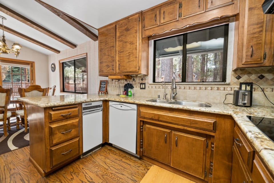Kitchen or kitchenette, dishwasher, toaster