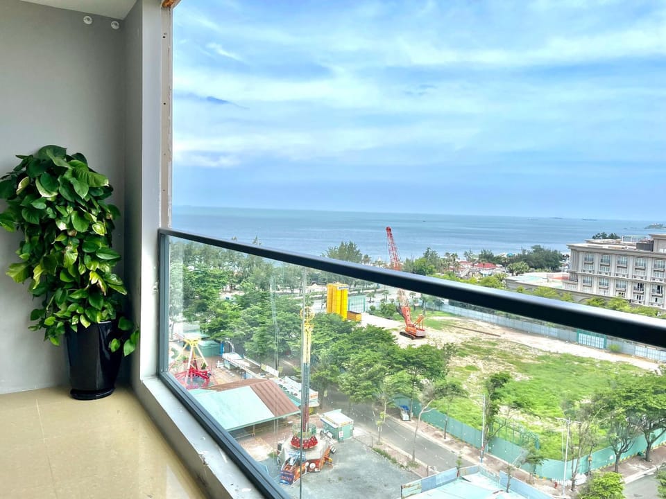Communal lounge/ TV room, Day, Natural landscape, Balcony/Terrace, City view, Sea view