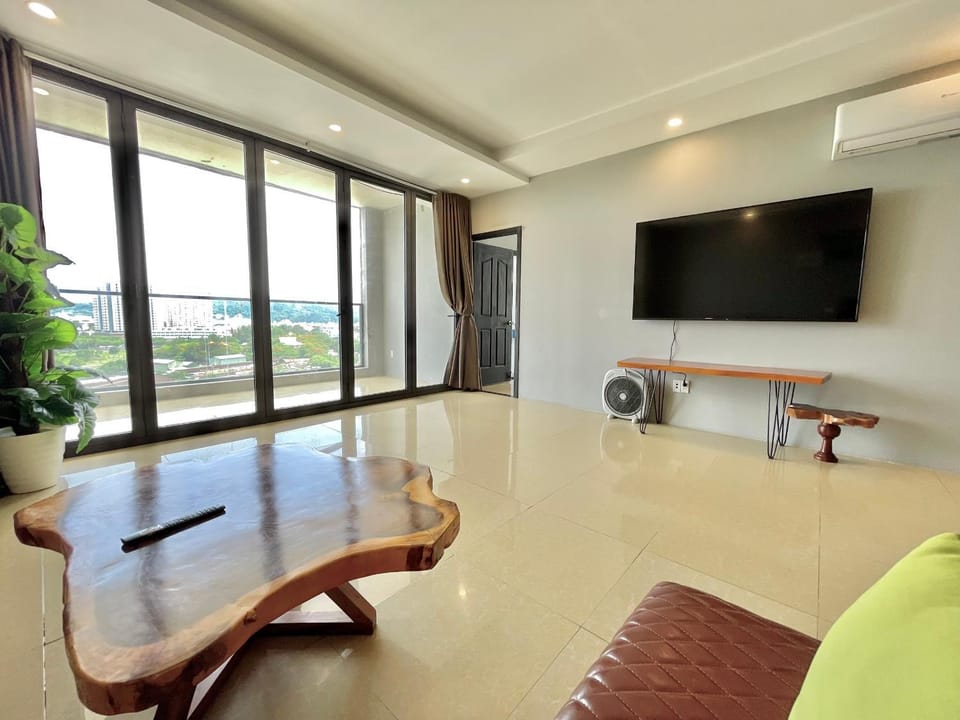 Communal lounge/ TV room, TV and multimedia, Living room, Seating area, Evening entertainment