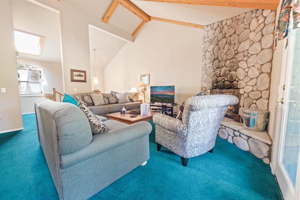 TV and multimedia, Living room, Seating area, flat iron