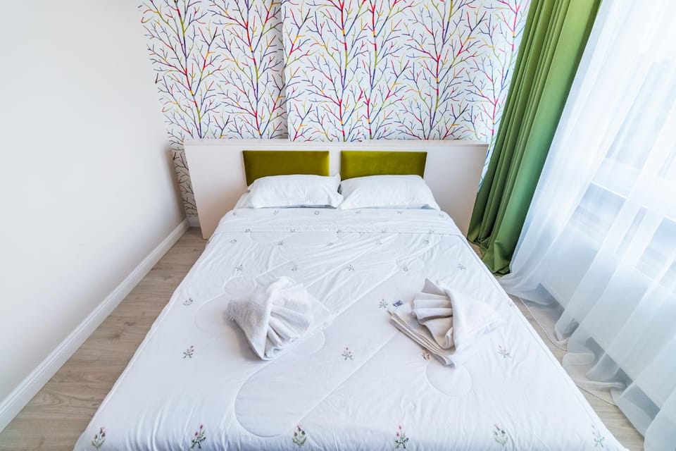 Bed, Photo of the whole room, Bedroom, towels