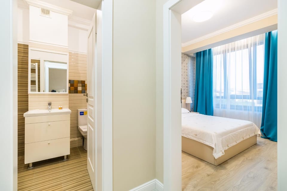 Bed, Bathroom, Photo of the whole room, Bedroom, towels