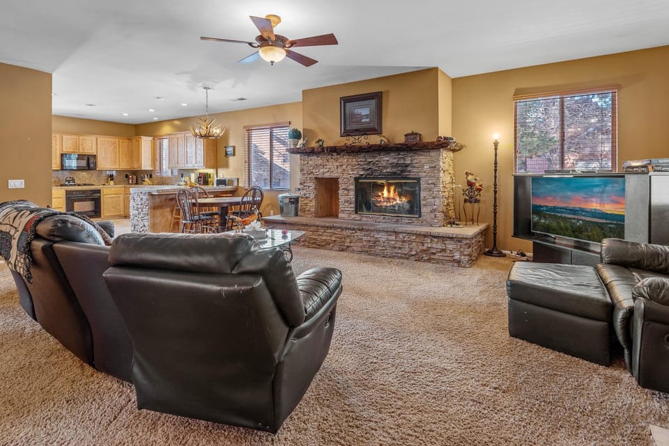 TV and multimedia, Living room, Seating area, fireplace, flat iron
