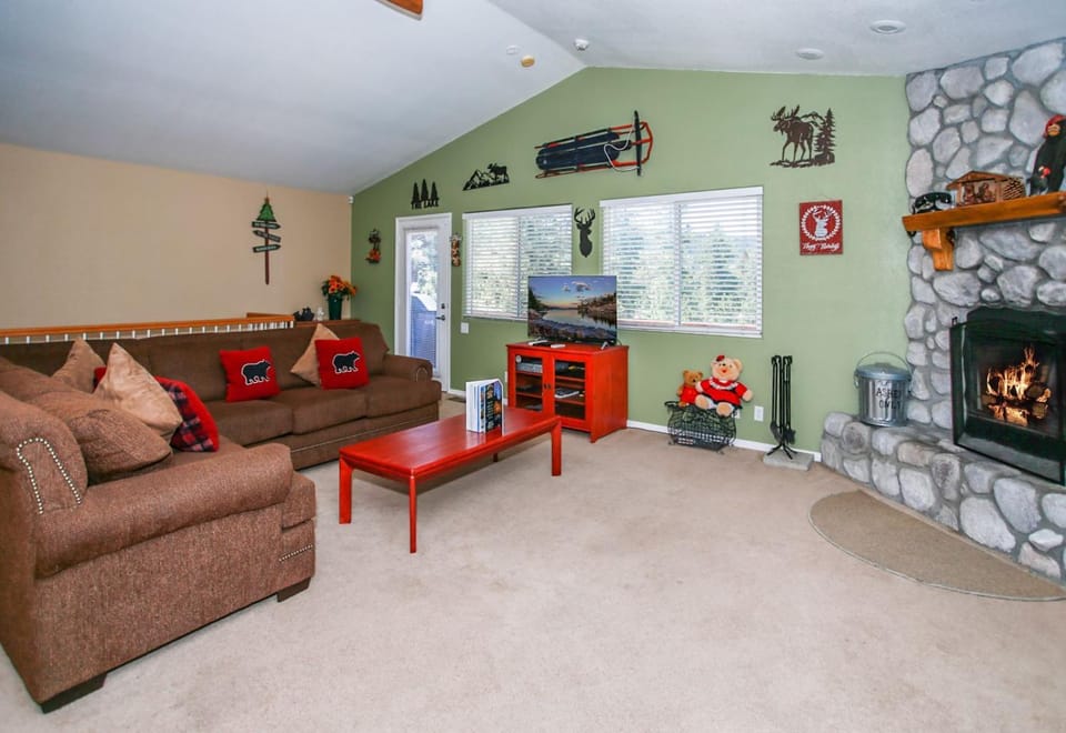 TV and multimedia, Living room, Seating area, flat iron