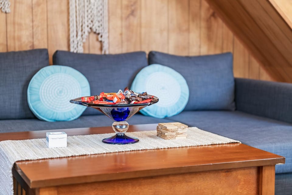 Living room, Seating area, Food