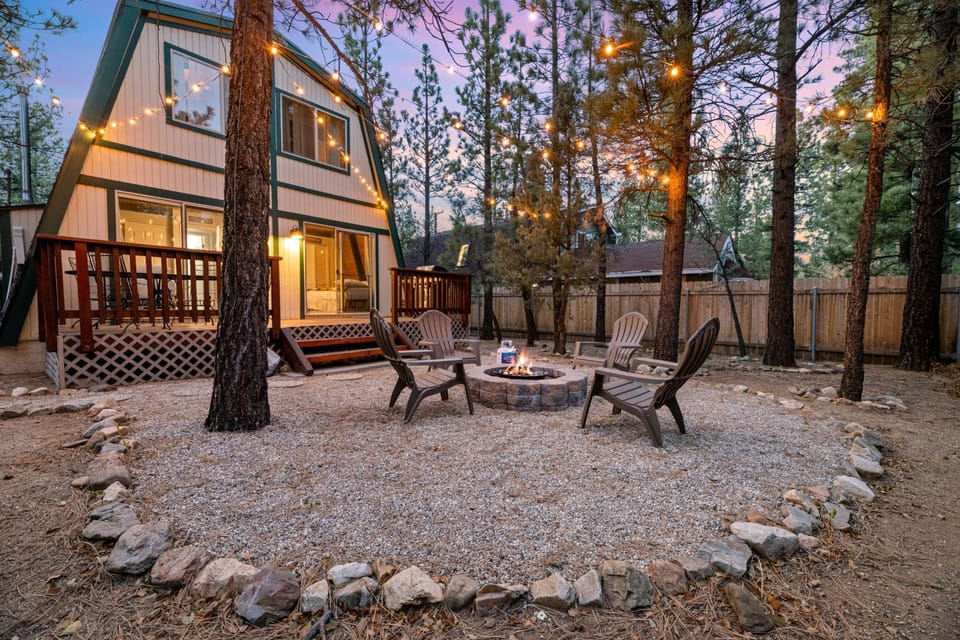 Property building, Patio, Spring, Day, Natural landscape, Garden