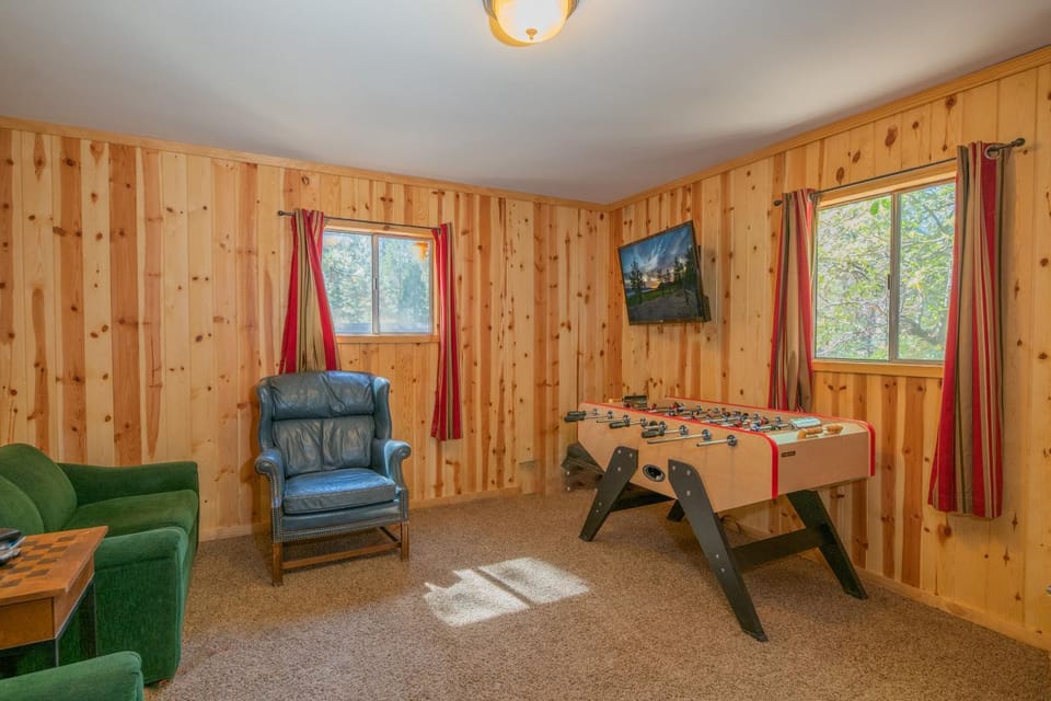 Communal lounge/ TV room, TV and multimedia, Living room, Seating area