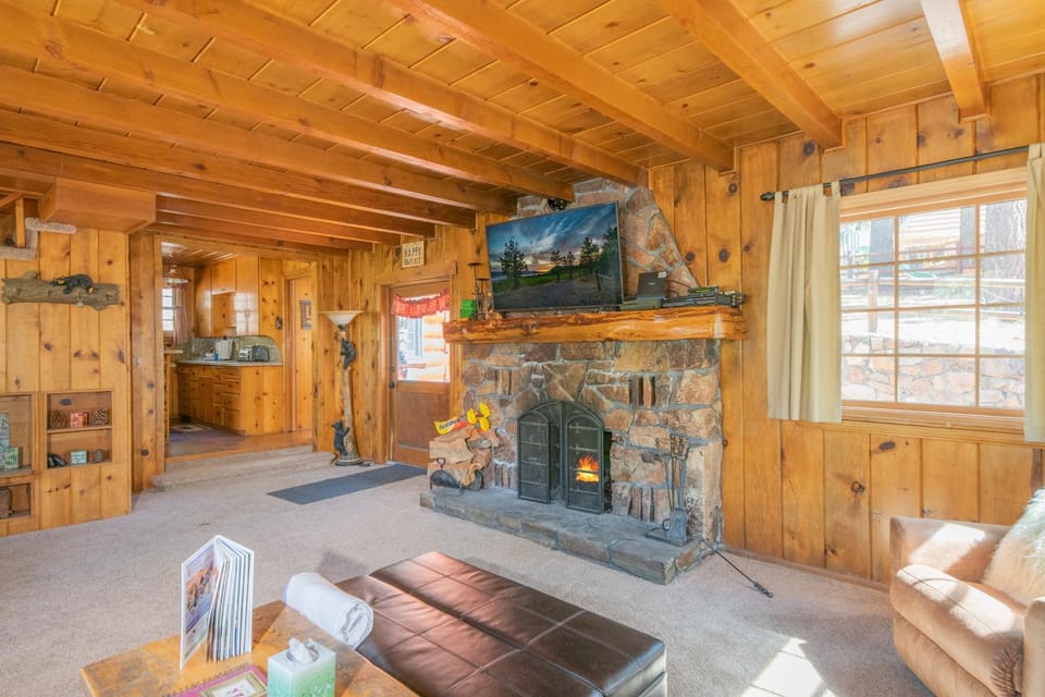 TV and multimedia, Living room, Seating area, flat iron