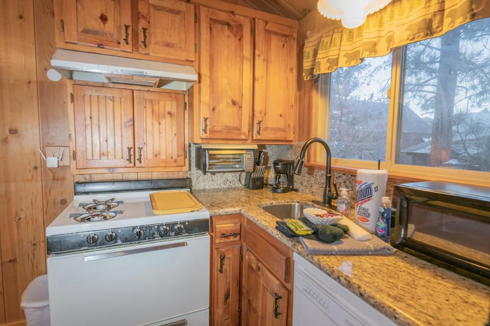 Kitchen or kitchenette, dishwasher, minibar, pet friendly, stove, toaster