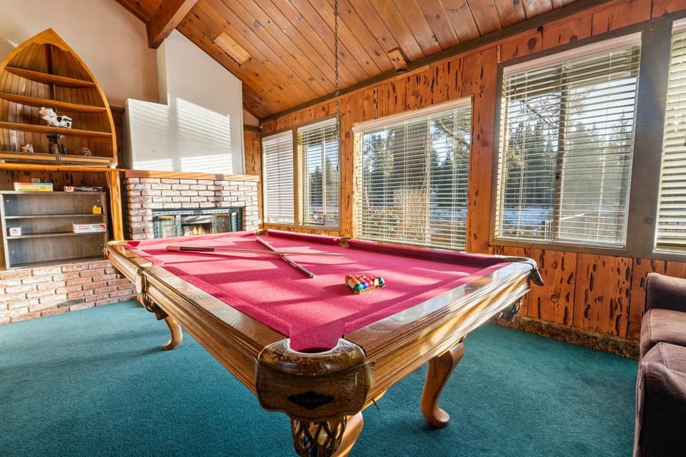 Billiard, Game Room