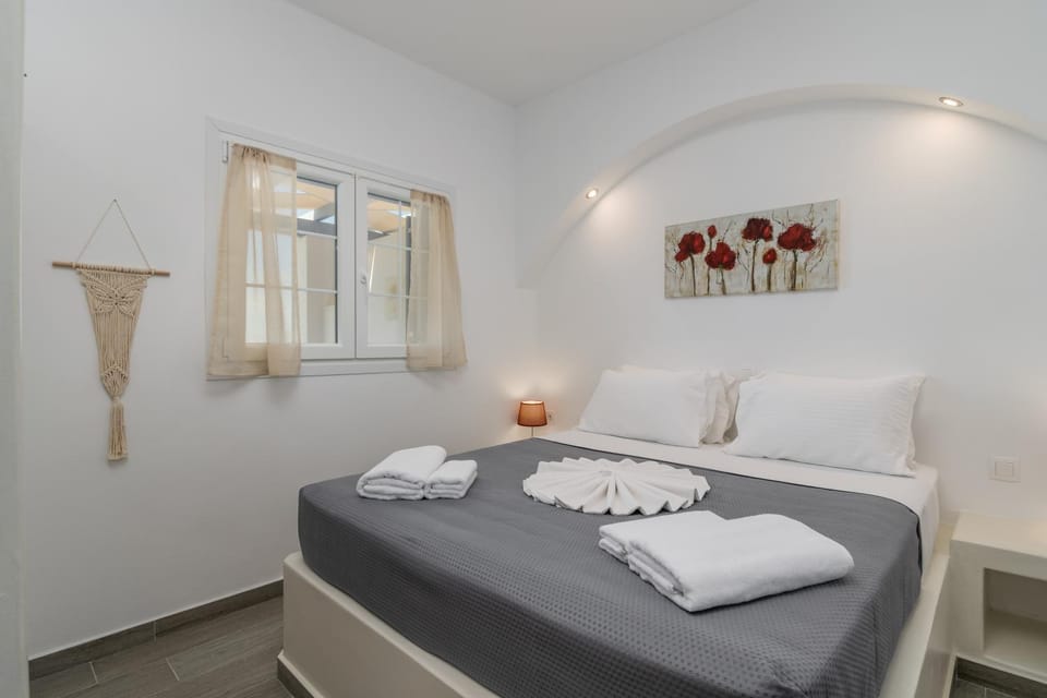 Bed, towels