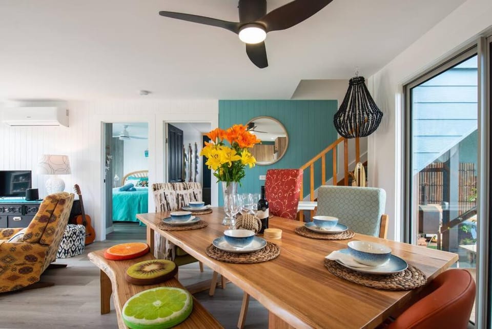 Dining area, heating, air conditioner