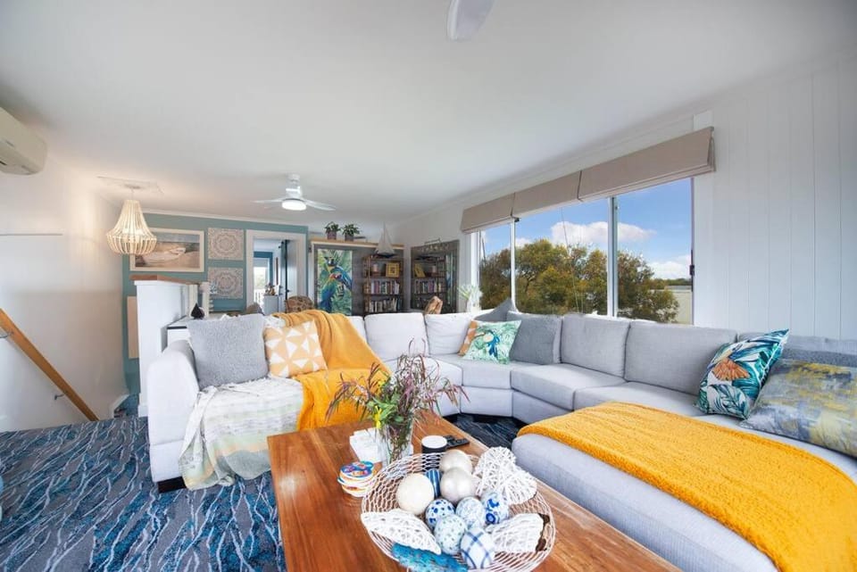 TV and multimedia, Living room, Seating area, heating, internet, air conditioner