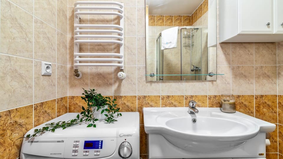 Shower, Bathroom, towels, washing machine, dryer