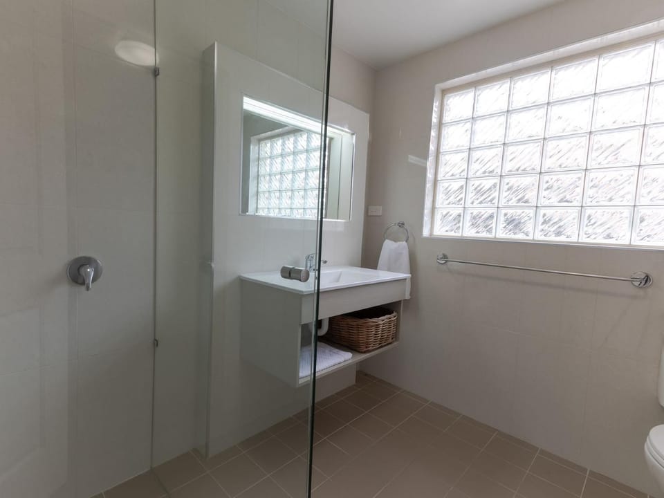Martys Little Beach NO. 4 Ground Floor Apartment with Heated Pool access Apartment in Nelson Bay