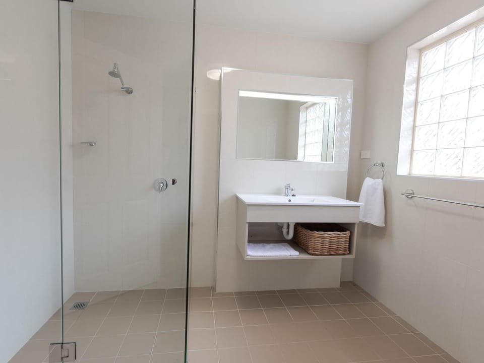 Martys Little Beach NO. 4 Ground Floor Apartment with Heated Pool access Apartment in Nelson Bay