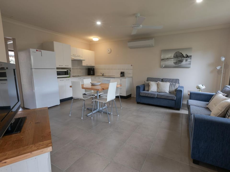 Martys Little Beach NO. 4 Ground Floor Apartment with Heated Pool access Apartment in Nelson Bay