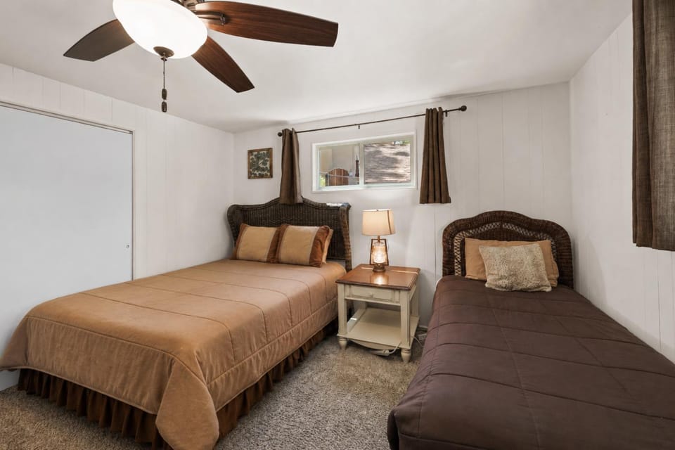 Buffalo Crossing - Spacious mountain home with game room and a hot tub for everyone to enjoy! House in Big Bear