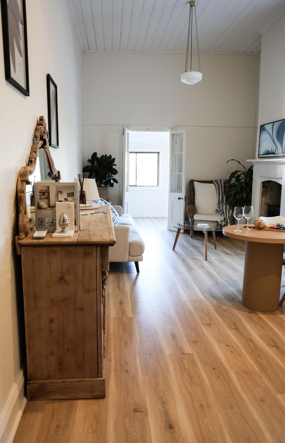 Clements Cottage on Main St. Bare bnb by Bare Body Beauty co. Apartment in Beechworth