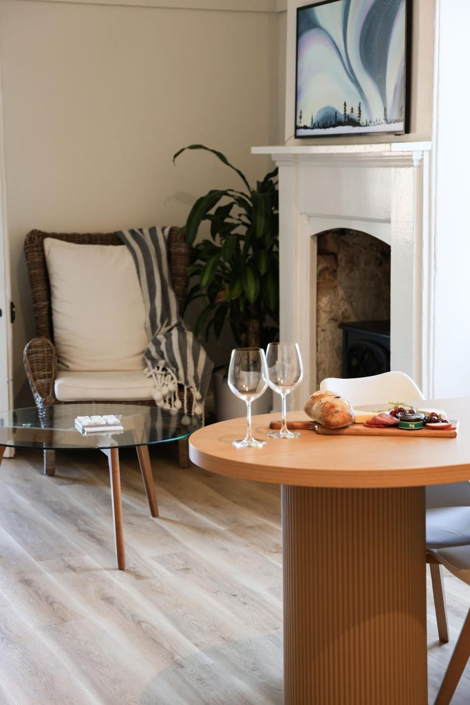 Clements Cottage on Main St. Bare bnb by Bare Body Beauty co. Apartment in Beechworth