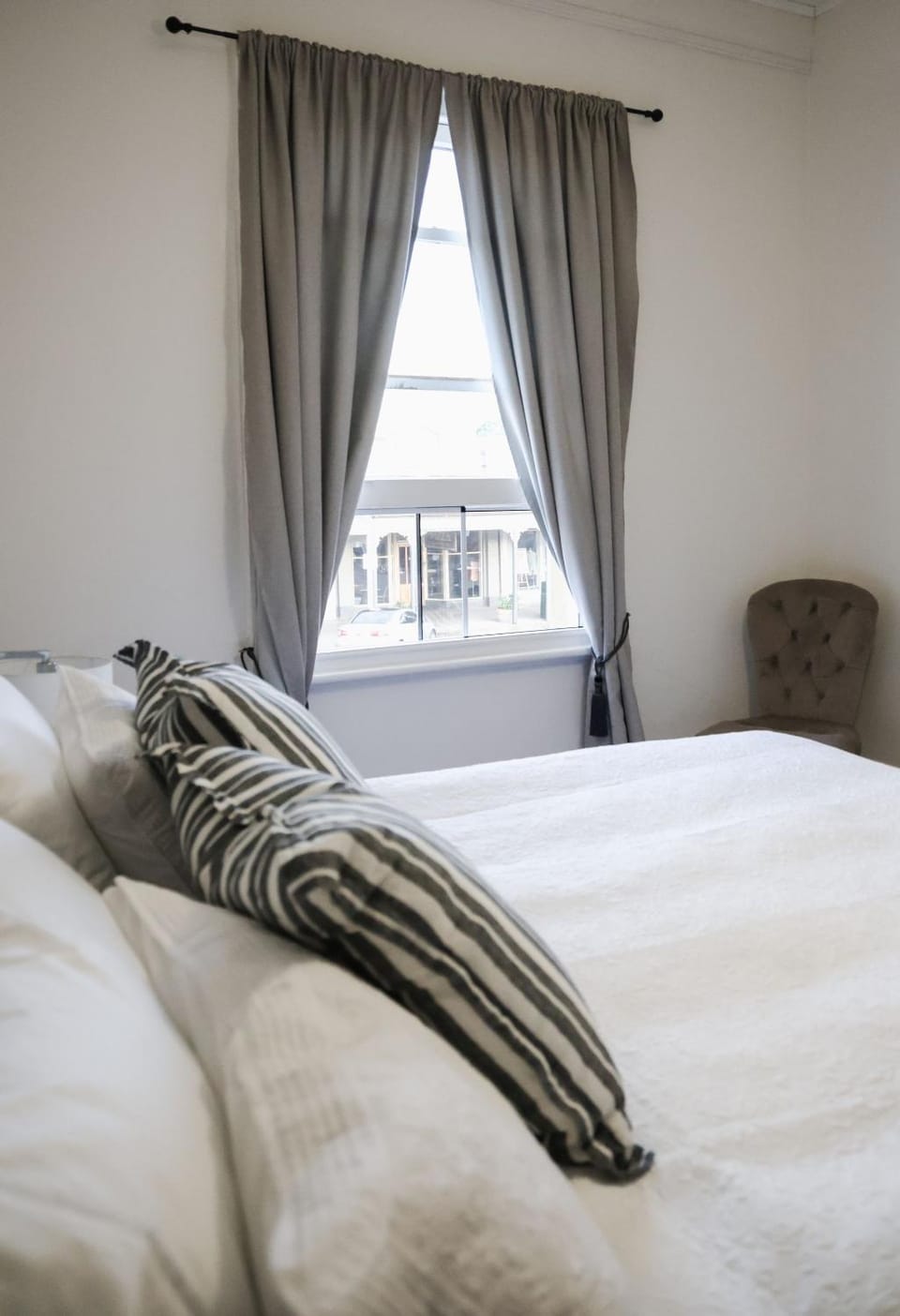Clements Cottage on Main St. Bare bnb by Bare Body Beauty co. Apartment in Beechworth