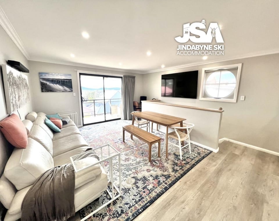 Communal lounge/ TV room, TV and multimedia, Living room, Seating area
