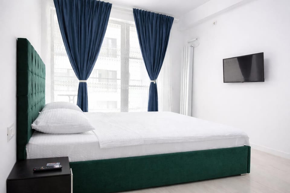 Bed, TV and multimedia, Photo of the whole room, Evening entertainment, Bedroom