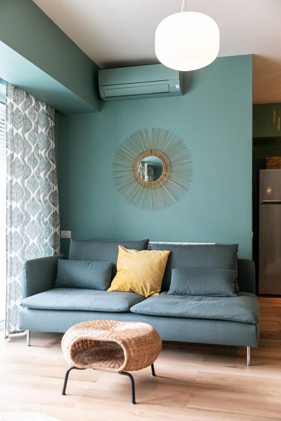 Living room, Seating area, air conditioner